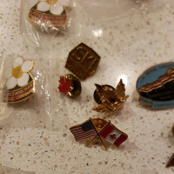 Vintage Pin Lot of 22 Lapel Hat Canada Ski Fraternity Molson Beer Sun Valley - Picture 12 of 12